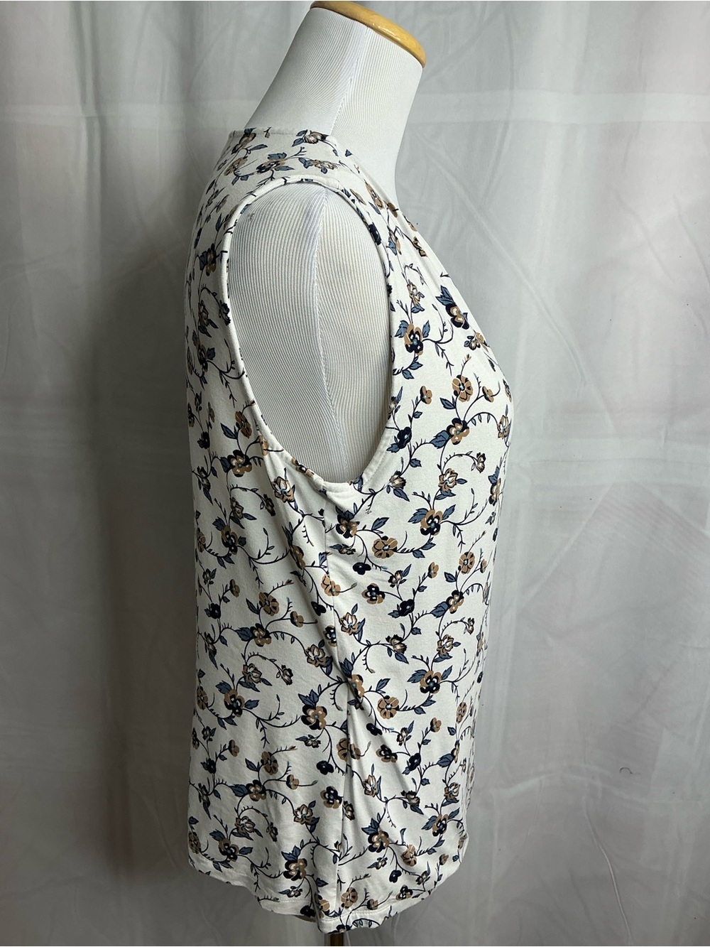 2292 - Ann Taylor White Floral Wrap-Style Sleeveless Camisole - Picture 3 of 8